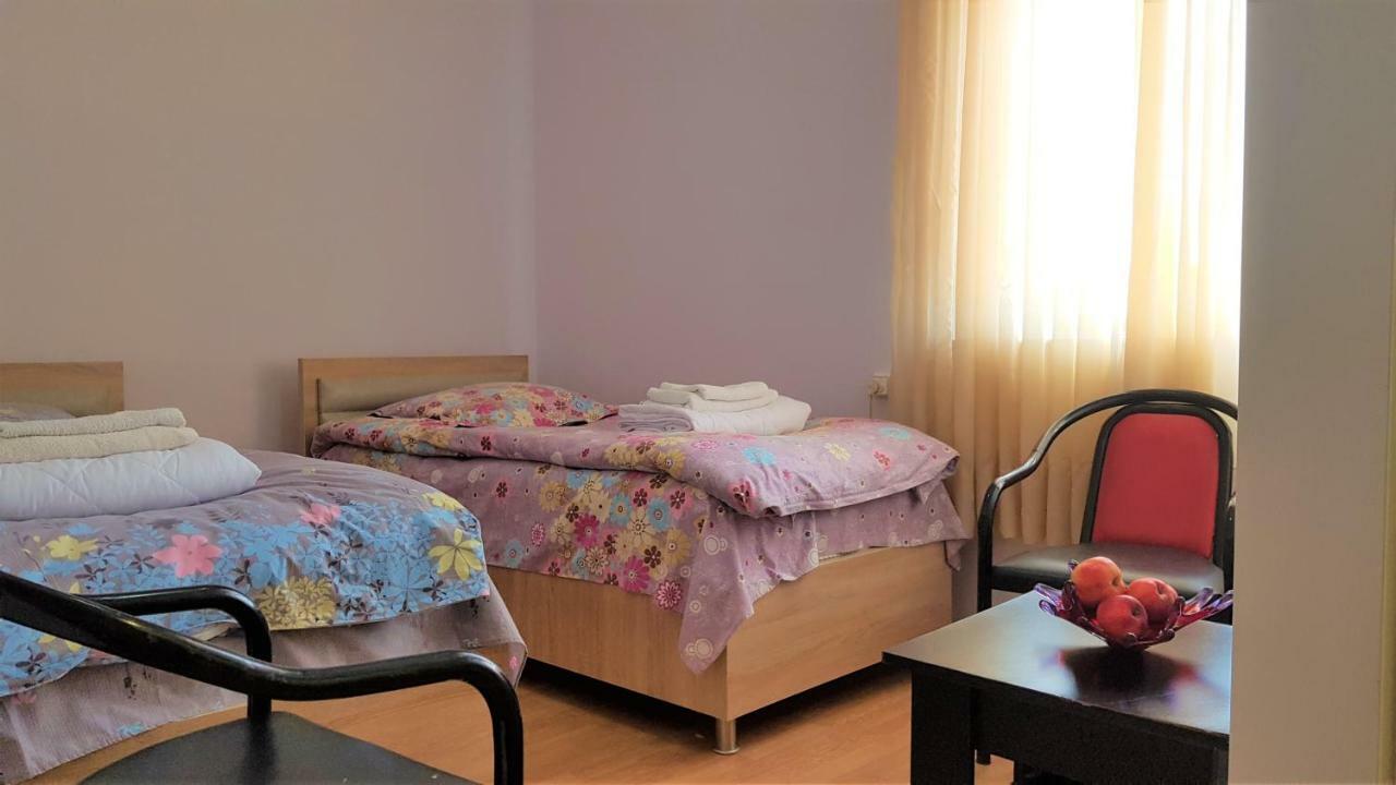 Guest House Luka บาทูมิ ภายนอก รูปภาพ
