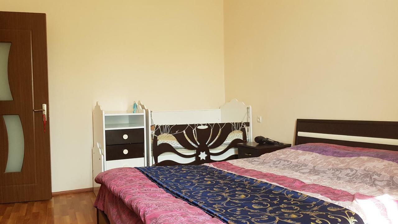Guest House Luka บาทูมิ ภายนอก รูปภาพ