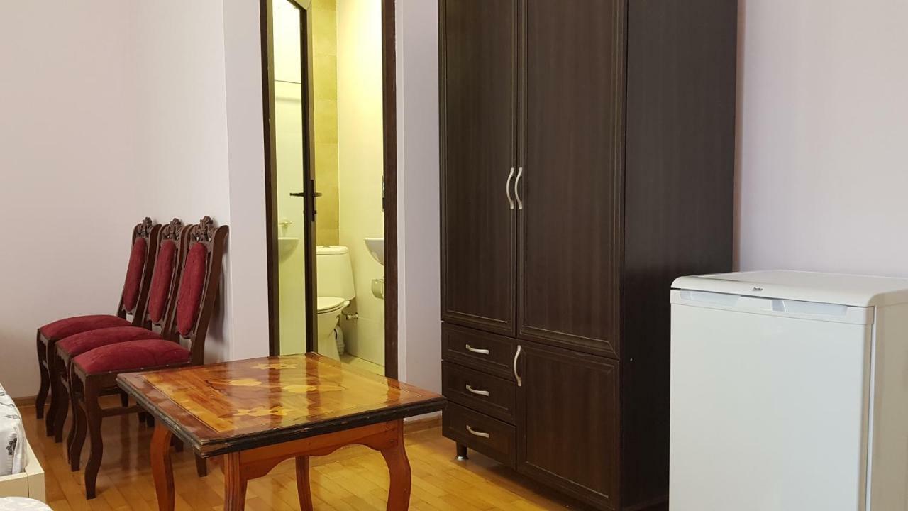 Guest House Luka บาทูมิ ภายนอก รูปภาพ