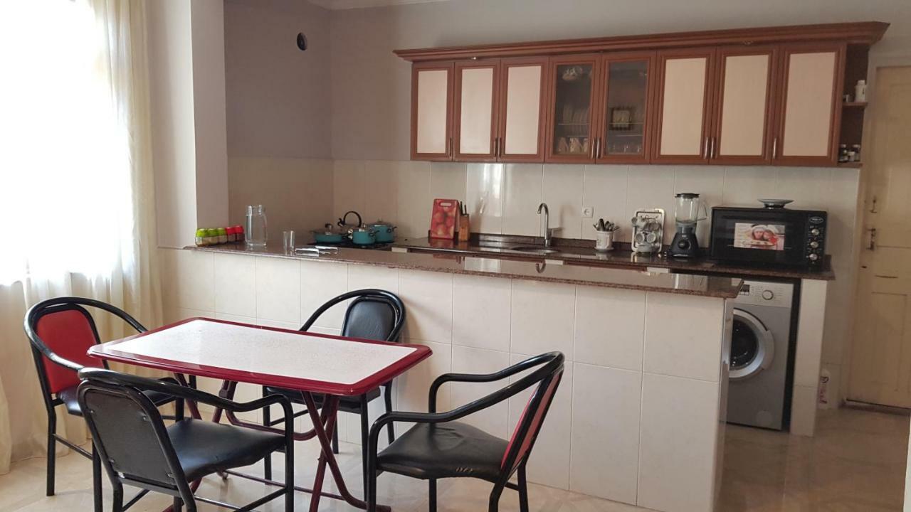 Guest House Luka บาทูมิ ภายนอก รูปภาพ