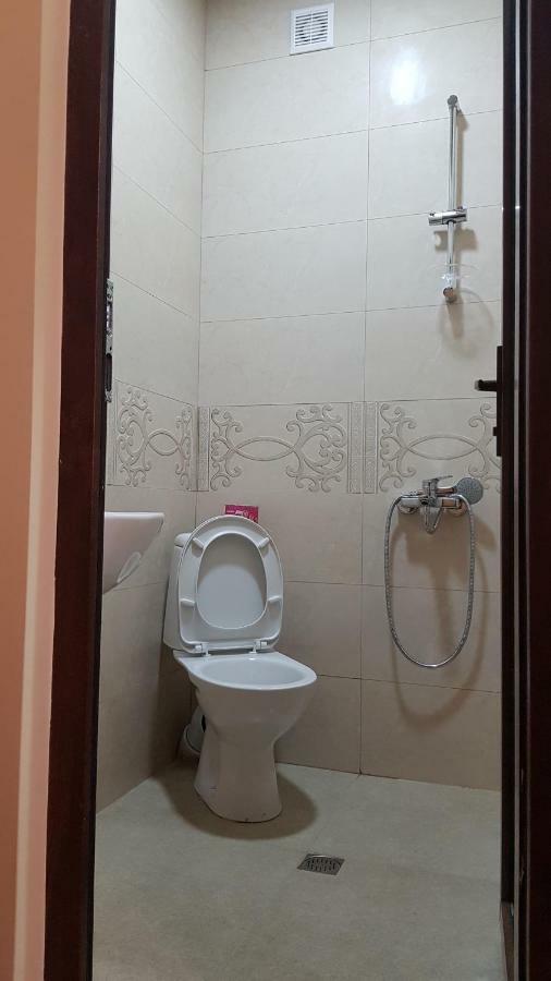 Guest House Luka บาทูมิ ภายนอก รูปภาพ
