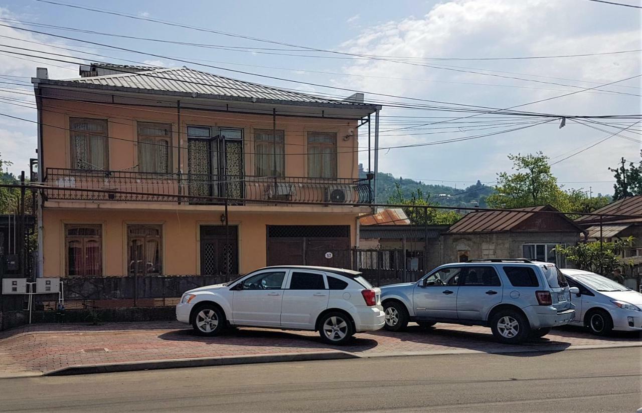 Guest House Luka บาทูมิ ภายนอก รูปภาพ