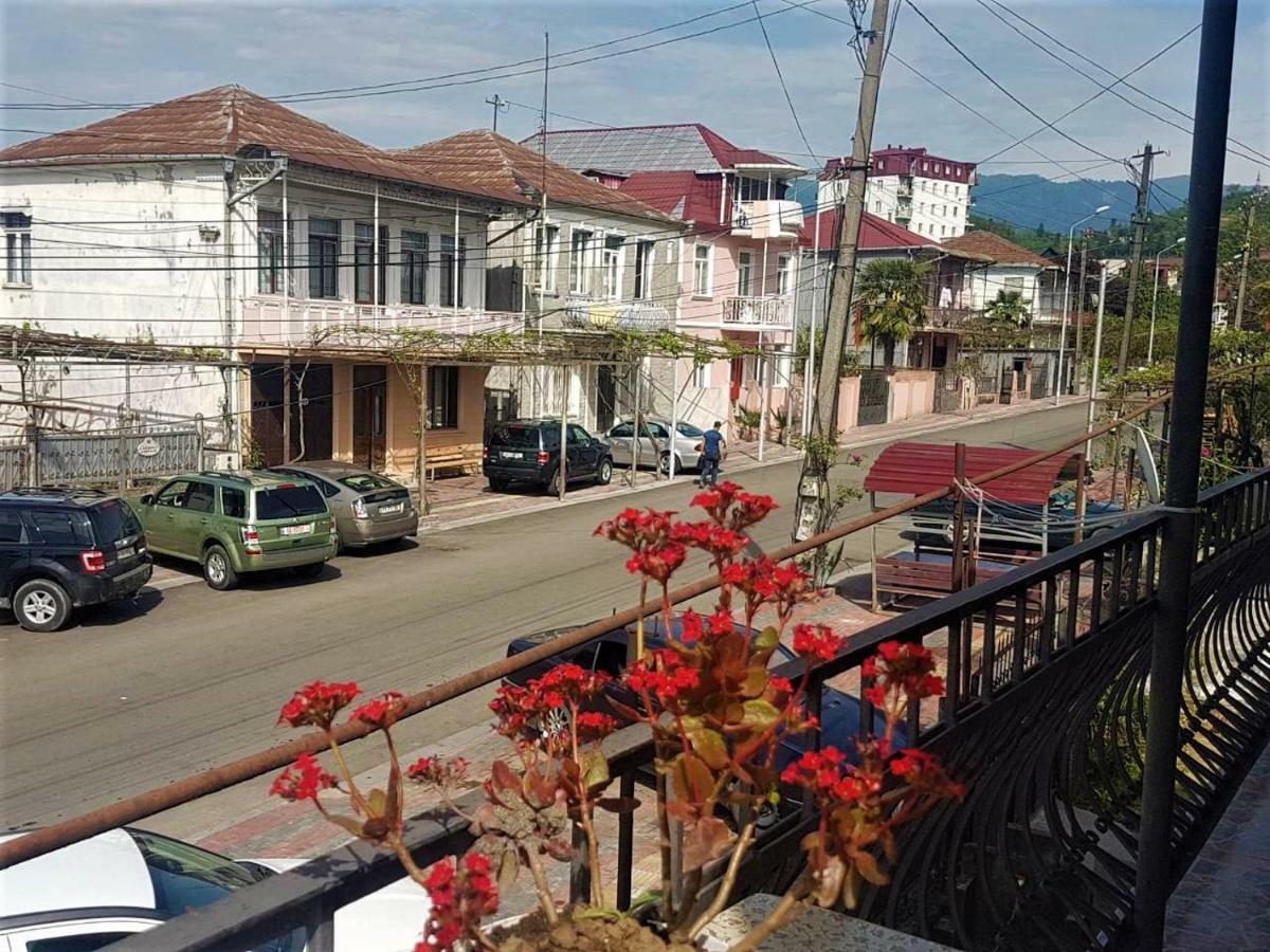 Guest House Luka บาทูมิ ภายนอก รูปภาพ