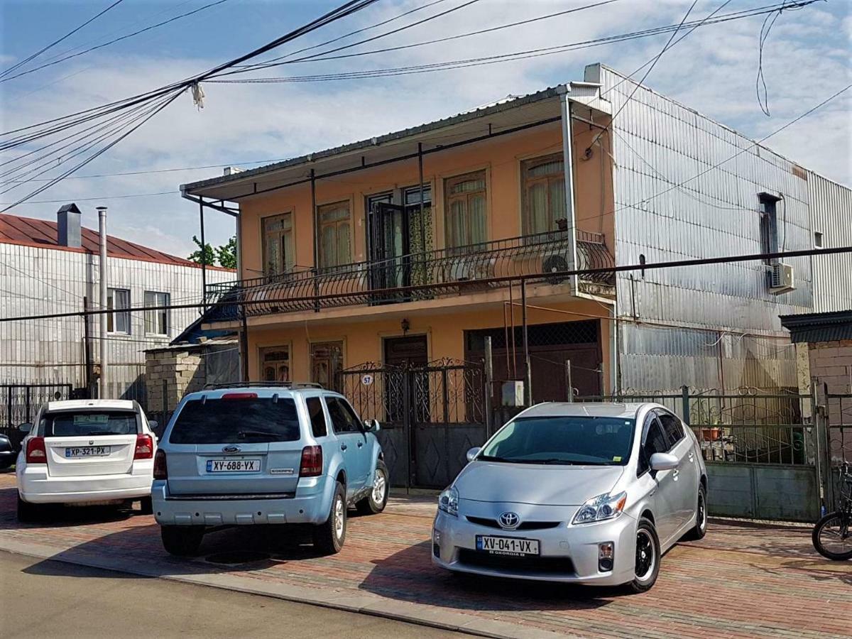 Guest House Luka บาทูมิ ภายนอก รูปภาพ